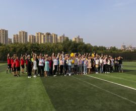 苔花如米小，也学牡丹开